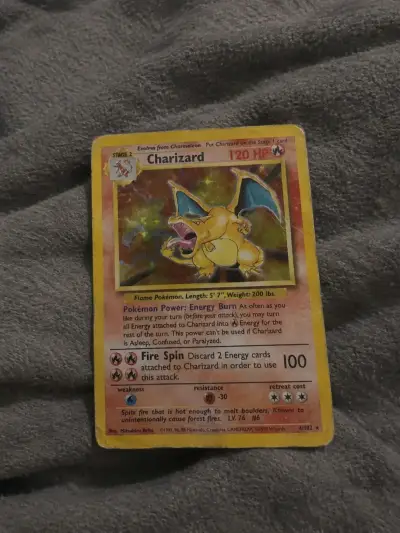 Carta Pokémon Charizard holográfica vintage - miniatura 1