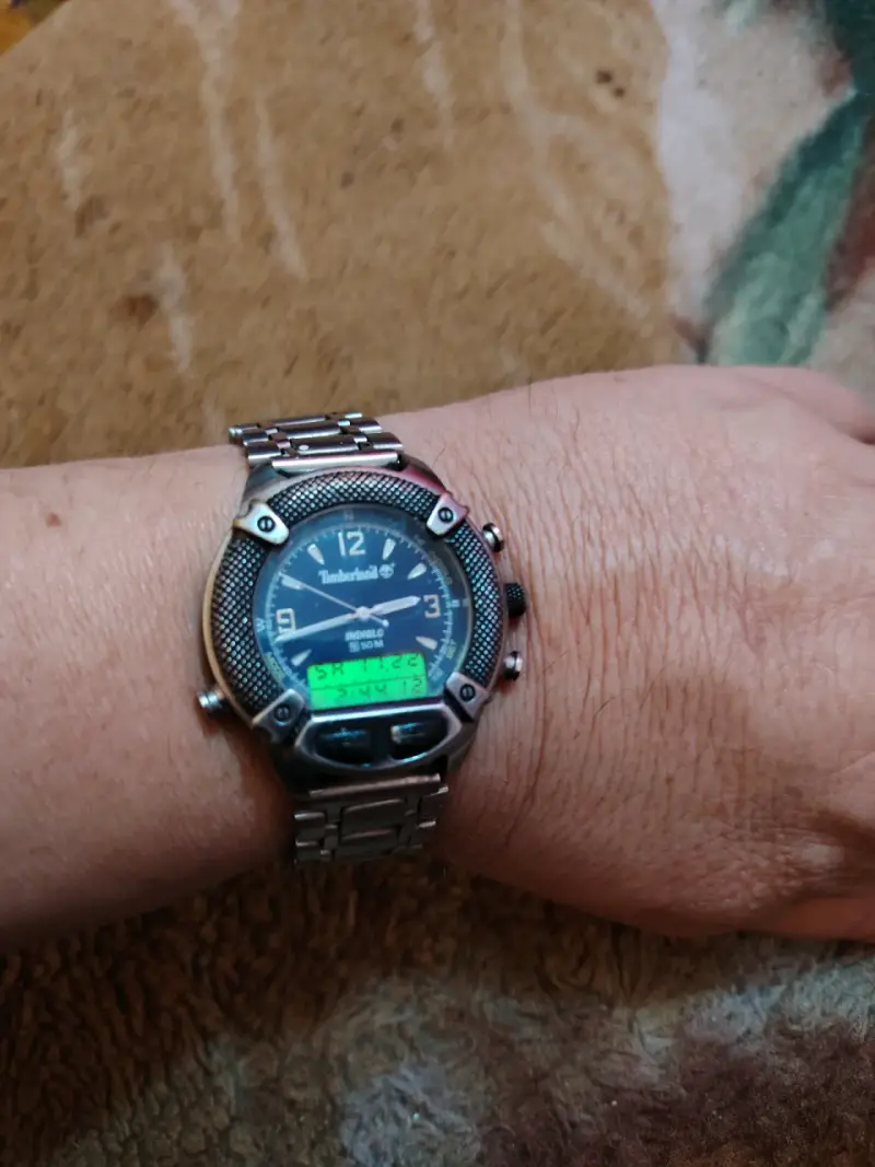 Reloj Timberland analógico y digital resistente al agua
