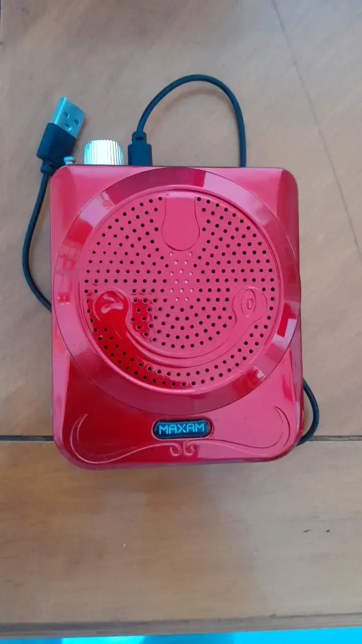 Altavoz portátil rojo Maxam con USB