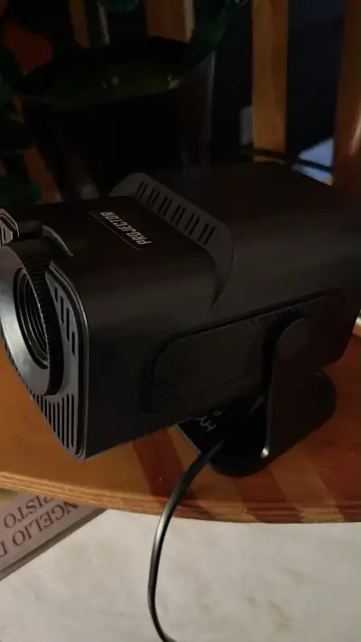 Proyector portátil Fancy Hy320 con control remoto - miniatura 2