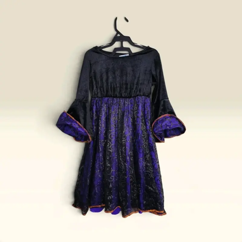Vestido de niña negro y morado con encaje