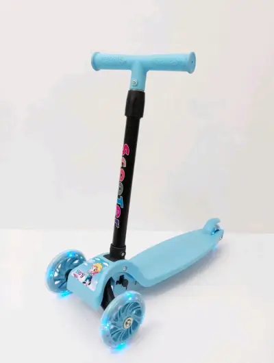 Scooter infantil azul con luces LED - miniatura 1