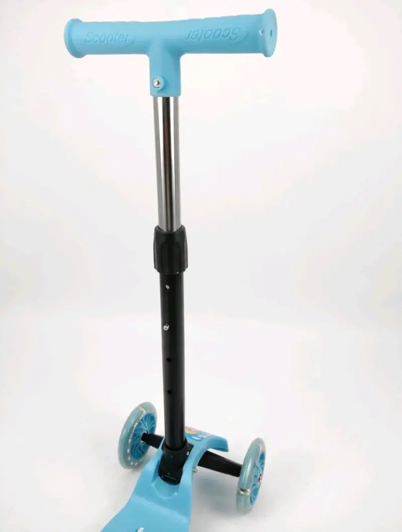 Scooter infantil azul con luces LED - 3