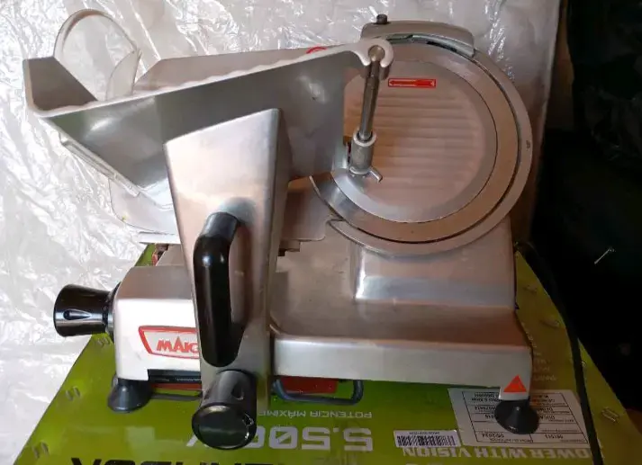 Cortadora de fiambres Maigas  profesional