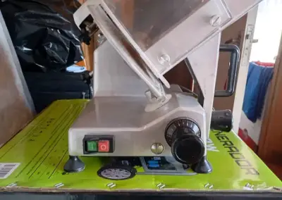Cortadora de fiambres Maigas  profesional - miniatura 3