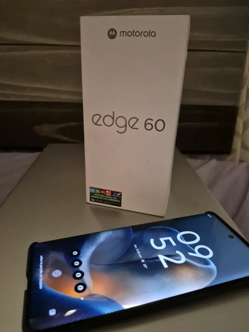 Smartphone Motorola Edge 60 con pantalla pOLED - 2