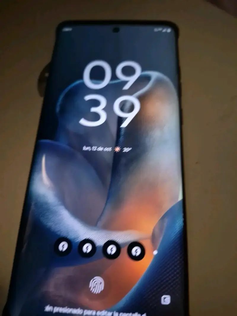 Smartphone Motorola Edge 60 con pantalla pOLED - 4