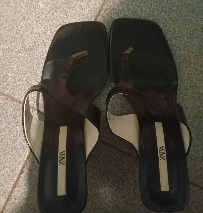 Sandalias de tacón negras Zara elegantes