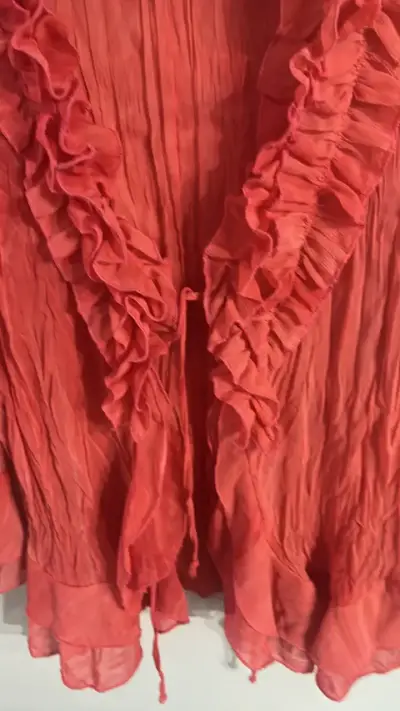 Blusa salmón con volantes para mujer - miniatura 3