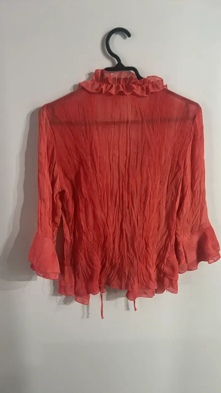 Blusa salmón con volantes para mujer - 4
