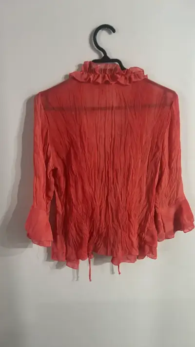 Blusa salmón con volantes para mujer - miniatura 4