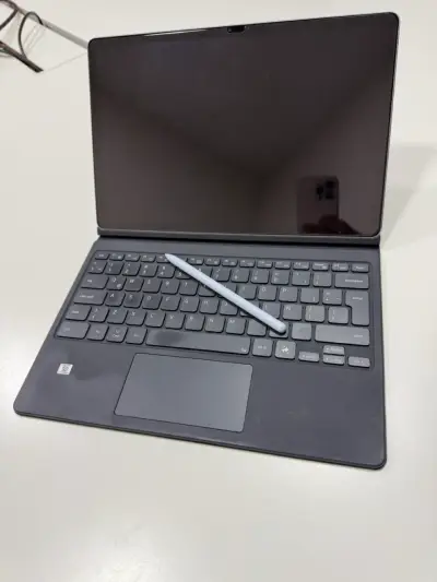 Tablet Samsung con teclado y lápiz - miniatura 2