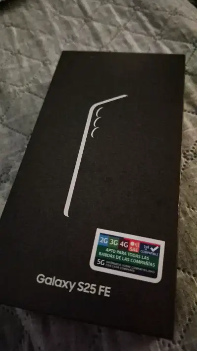 Samsung Galaxy S25 FE en caja sellada - miniatura 1