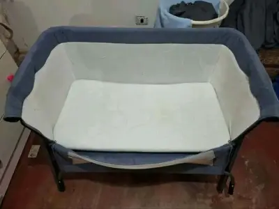 Cuna colecho para bebé en buen estado - miniatura 1