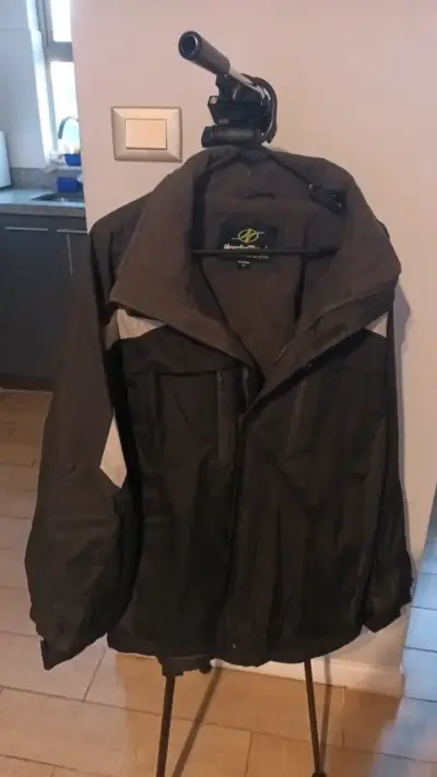 Chaqueta impermeable NordicTrack negra - miniatura 1