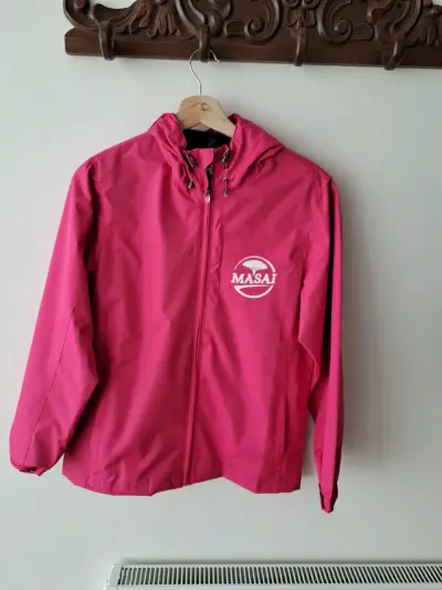 Chaqueta impermeable rosa Masai con capucha - miniatura 1