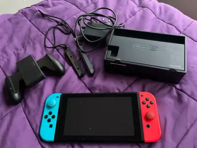 Nintendo Switch con Joy-Con azul y rojo - miniatura 3