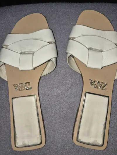 Sandalias planas blancas de cuero Zara - miniatura 1