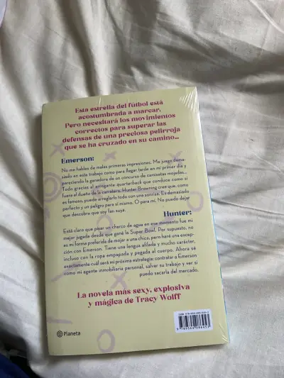 Libro 'Tú, yo y la Super Bowl' de Tracy Wolff - miniatura 2