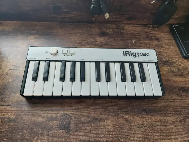 Teclado MIDI iRig Keys Mini - 1