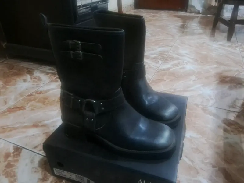 Botas negras de cuero con hebillas - 3