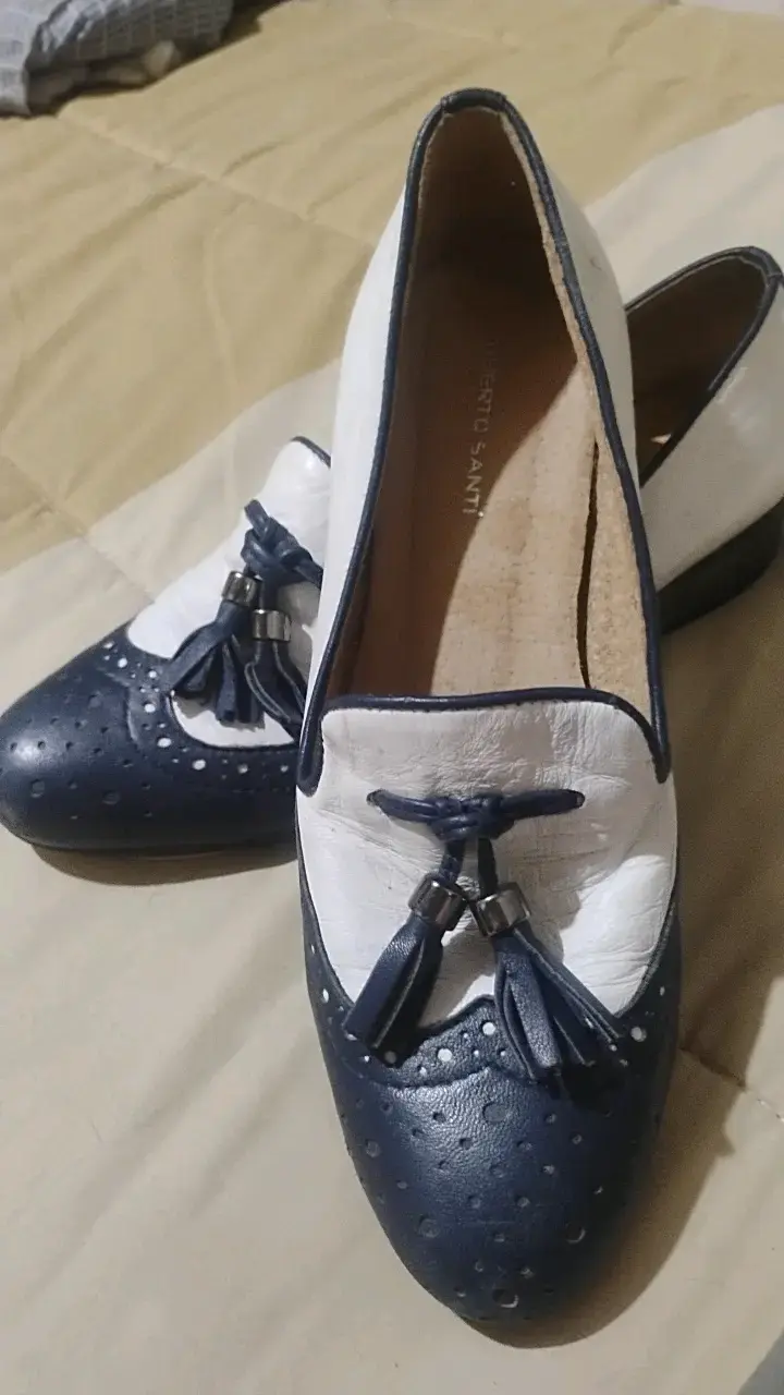 Zapatos de tacón bajo negros con detalle blanco - 2
