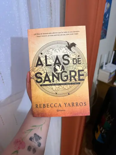 Libro 'Alas de Sangre' de Rebecca Yarros - miniatura 1