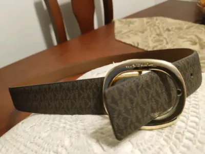 Cinturón Michael Kors negro con hebilla dorada - miniatura 4