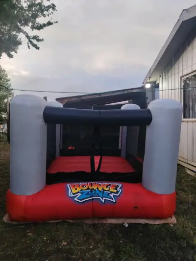 Castillo inflable Bounce Zone para niños - miniatura 2