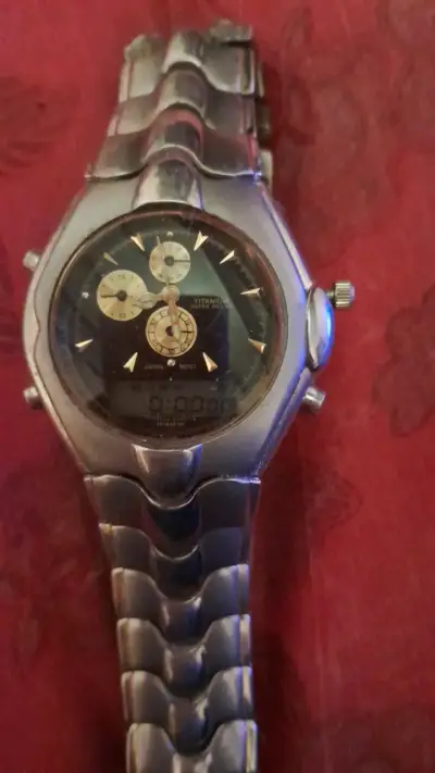 Reloj de pulsera metálico con cronógrafo - miniatura 2