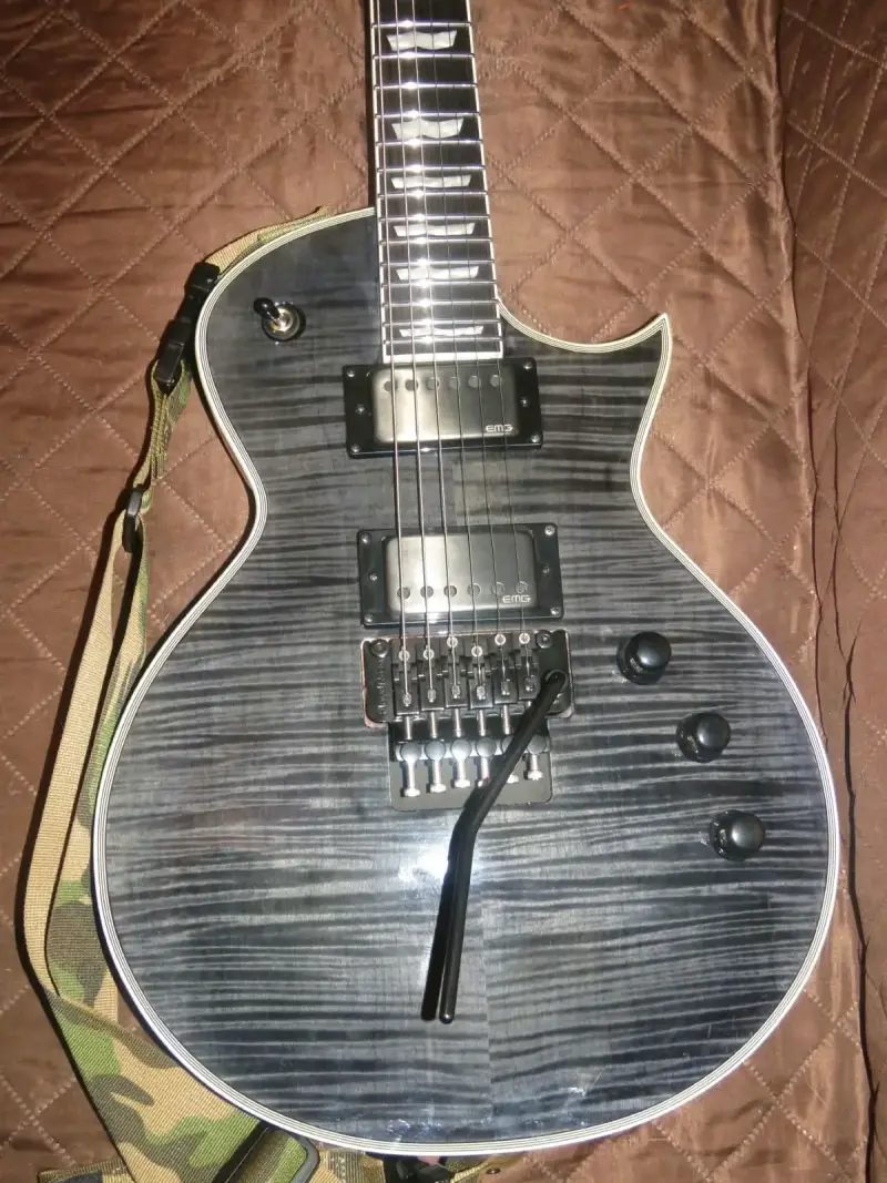 Guitarra eléctrica LTD Deluxe EC-1000 con funda - 2