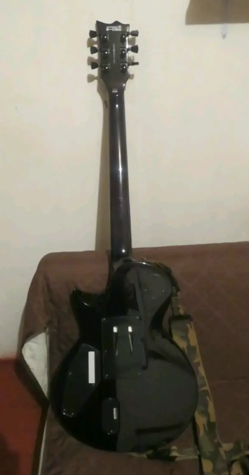 Guitarra eléctrica LTD Deluxe EC-1000 con funda - 6