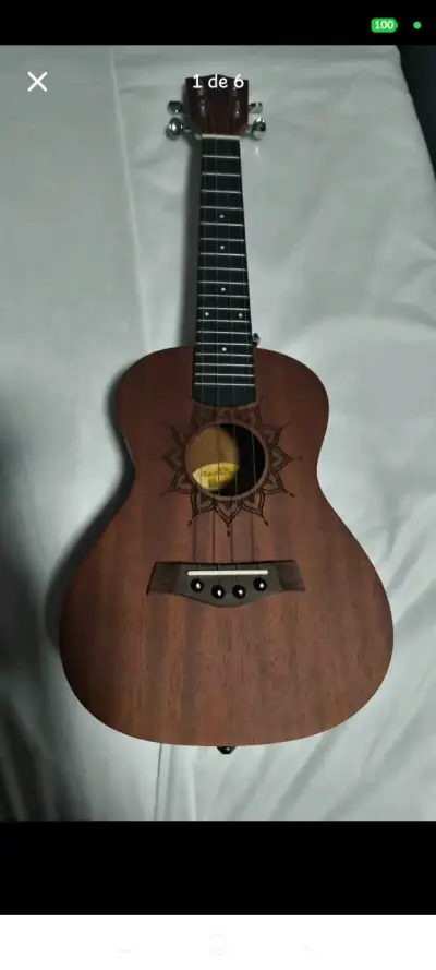 Ukulele de madera Ukuleland en buen estado - miniatura 1