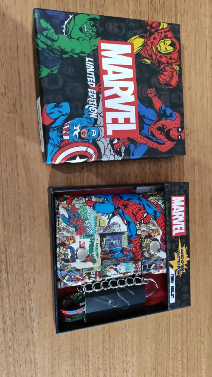 Billetera Marvel Edición Limitada con Cadena - 1