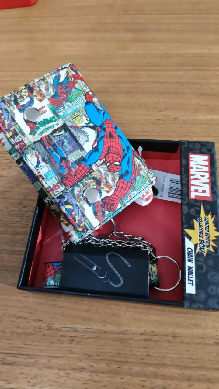 Billetera Marvel Edición Limitada con Cadena - 2