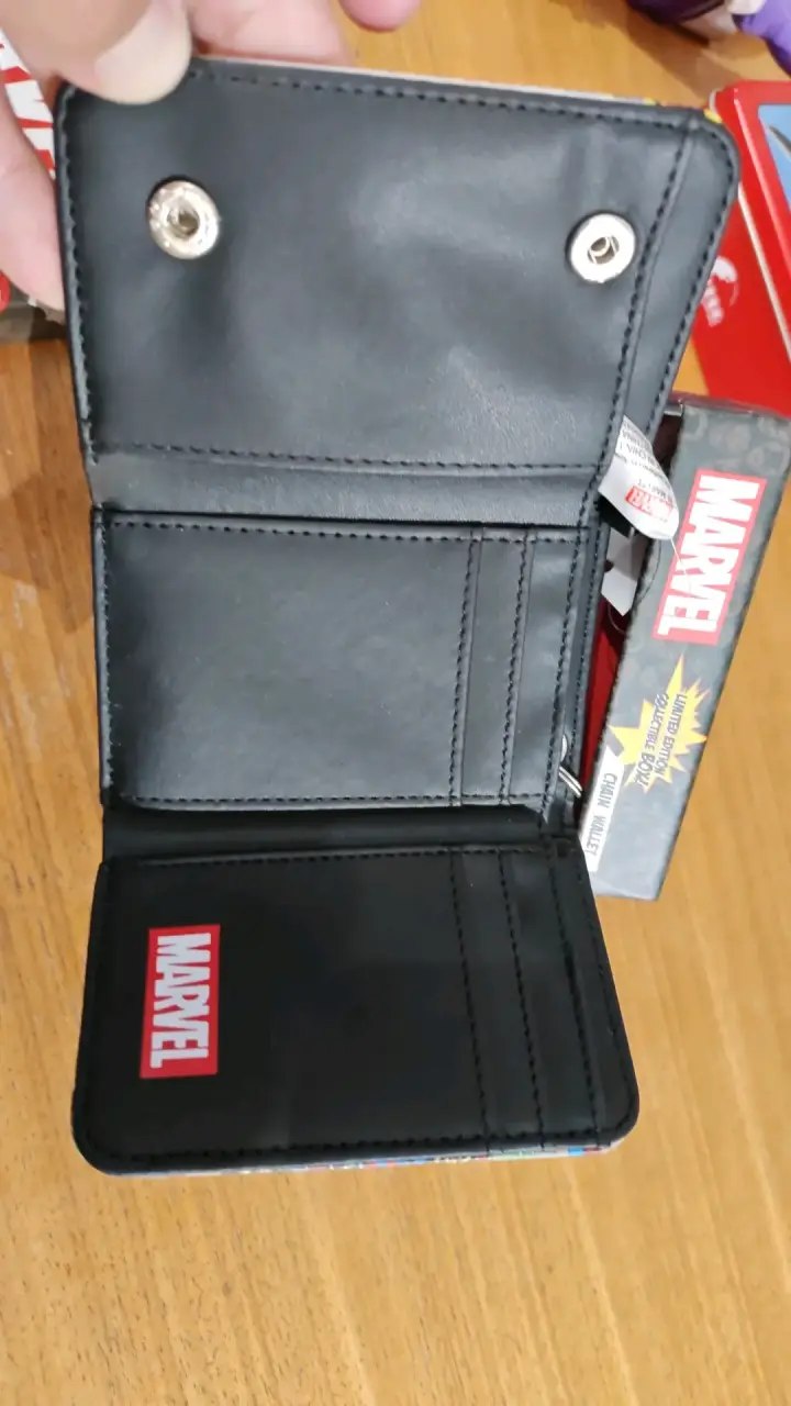 Billetera Marvel Edición Limitada con Cadena - 4