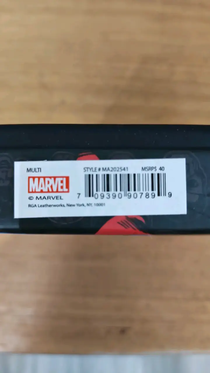 Billetera Marvel Edición Limitada con Cadena - 5