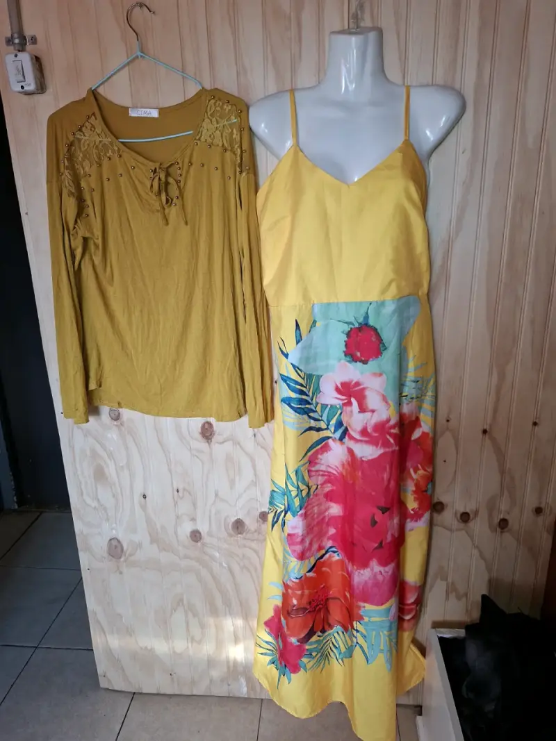 Vestido beige cruzado de manga larga - 4