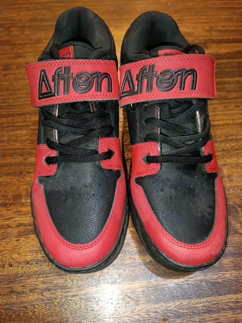 Zapatillas deportivas Afton negras y rojas - 1