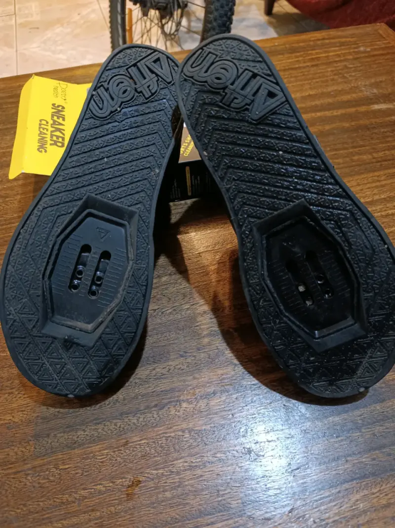 Zapatillas deportivas Afton negras y rojas - 2