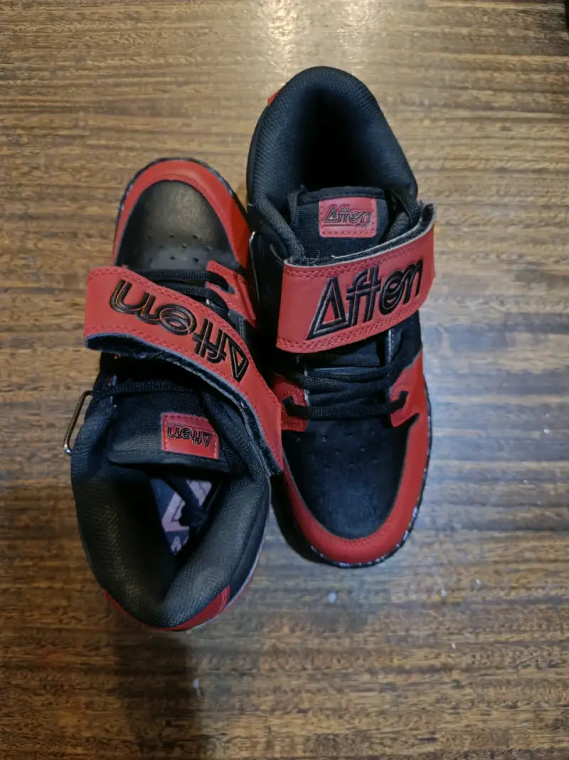 Zapatillas deportivas Afton negras y rojas - 4