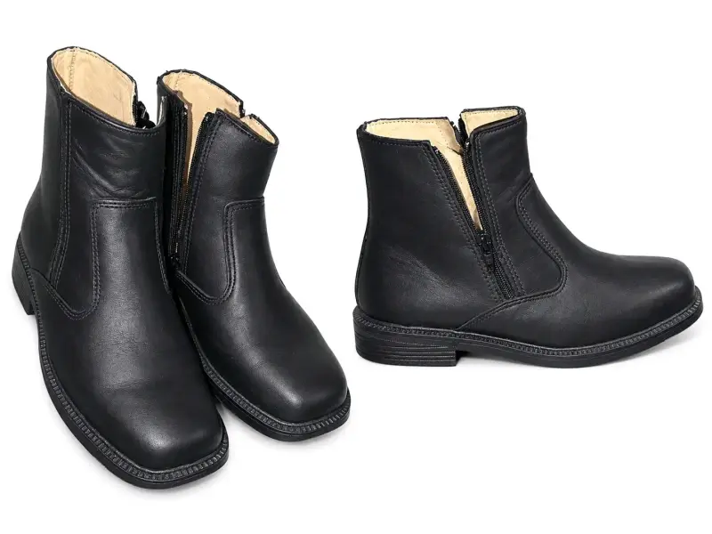 Botines de cuero negro con cierre lateral