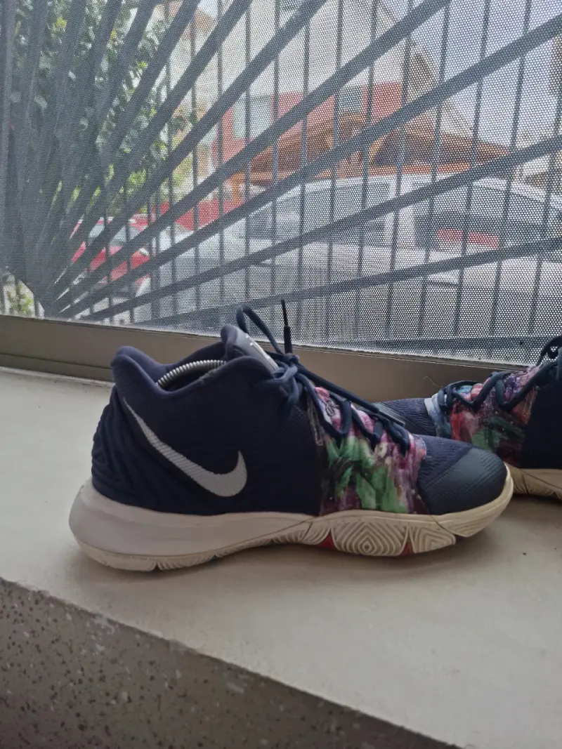 Zapatillas  Nike Kyrie 5 "Galaxy" - 2