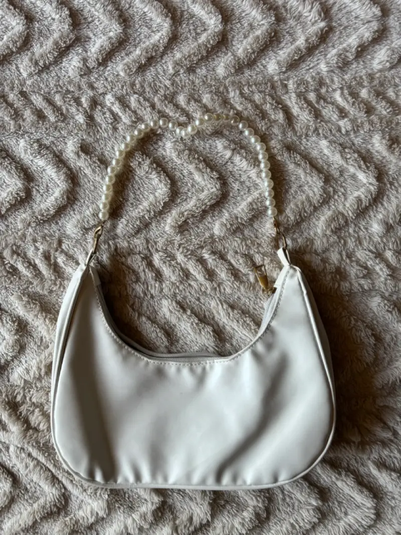 Cartera blanca con asa de perlas - 1
