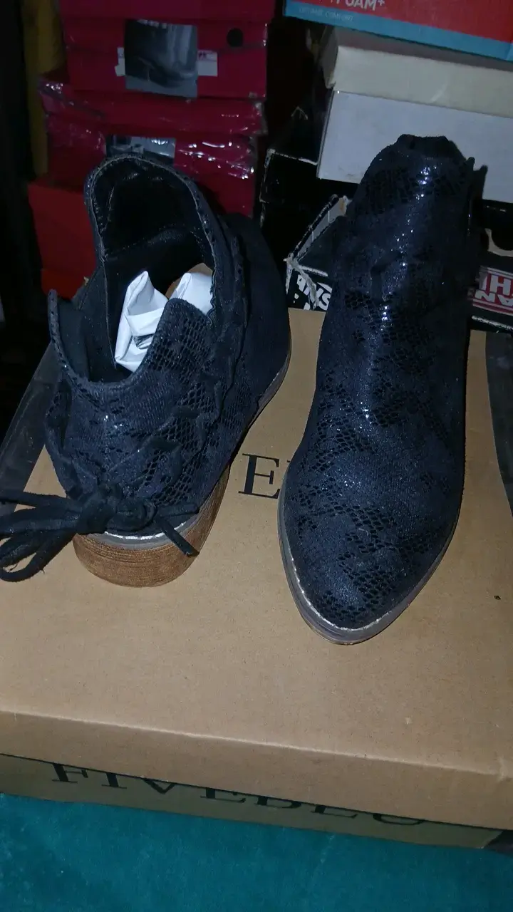 Botines negros de encaje para mujer - 1
