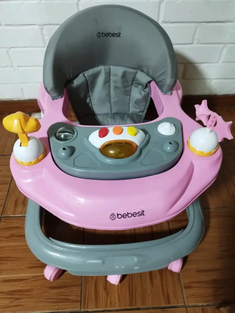 Andador Bebesit para bebé color rosa y gris - 1