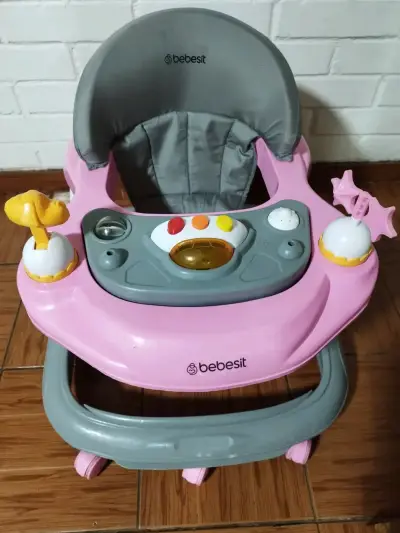 Andador Bebesit para bebé color rosa y gris - miniatura 1