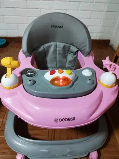 Andador Bebesit para bebé color rosa y gris - miniatura 3