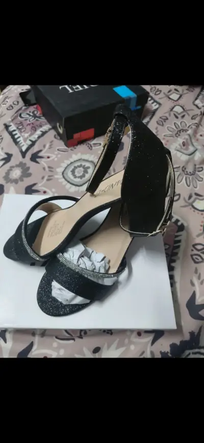 Sandalias de tacón negras brillantes para mujer - miniatura 2