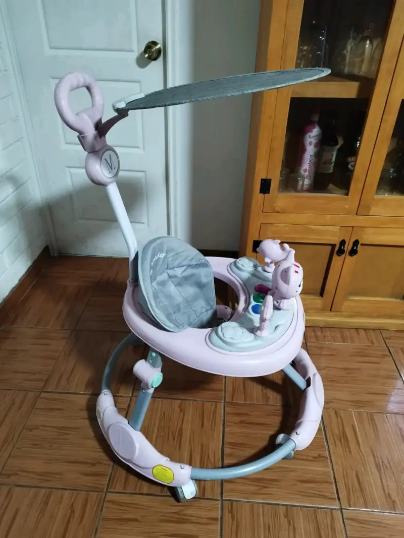 Andador para bebé con juguetes y toldo - 1